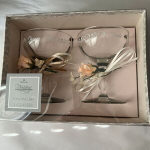 Hallmark Wedding Collection Bride & Groom Champagne Toasting Coupes Set in‎ Box
